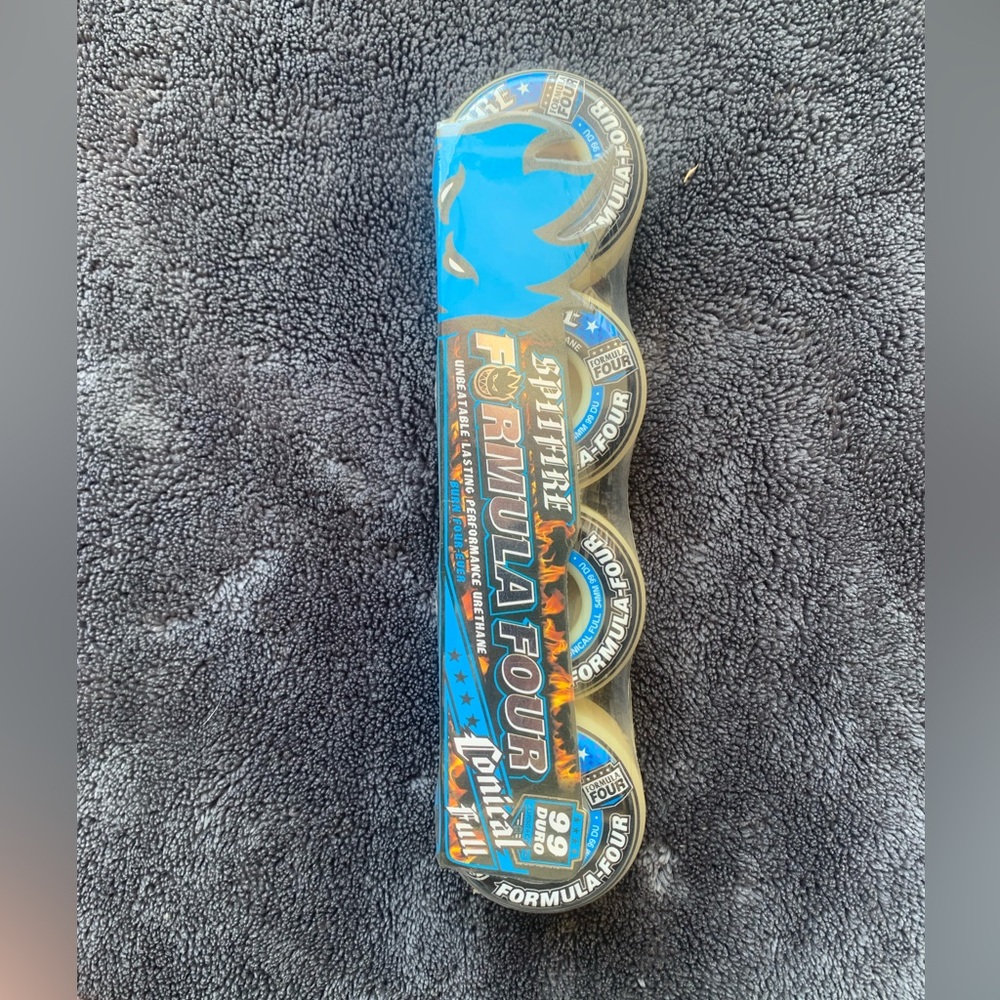 Formula four spitfire wheels